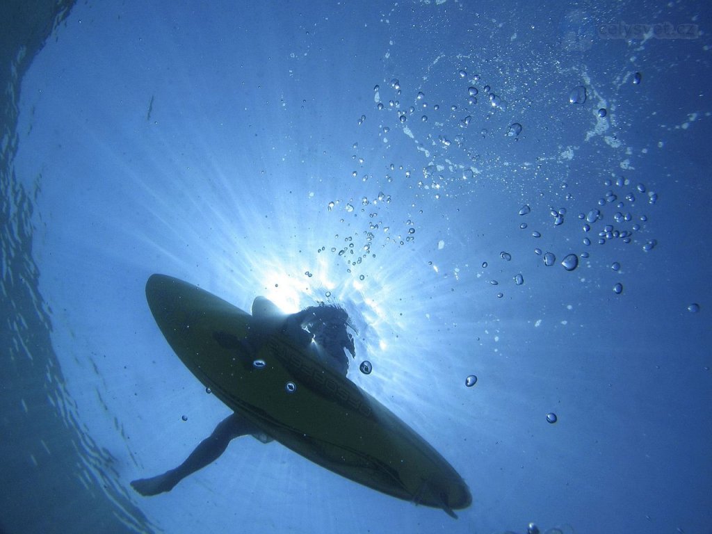 Foto: Underwater View Of A Surfer, Off The Island Of Lefkas, Greece