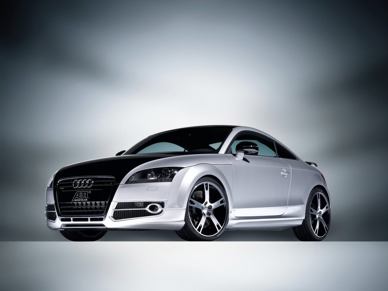 Foto: Abt Sportsline Audi TT R Front And Side Studio (2007)