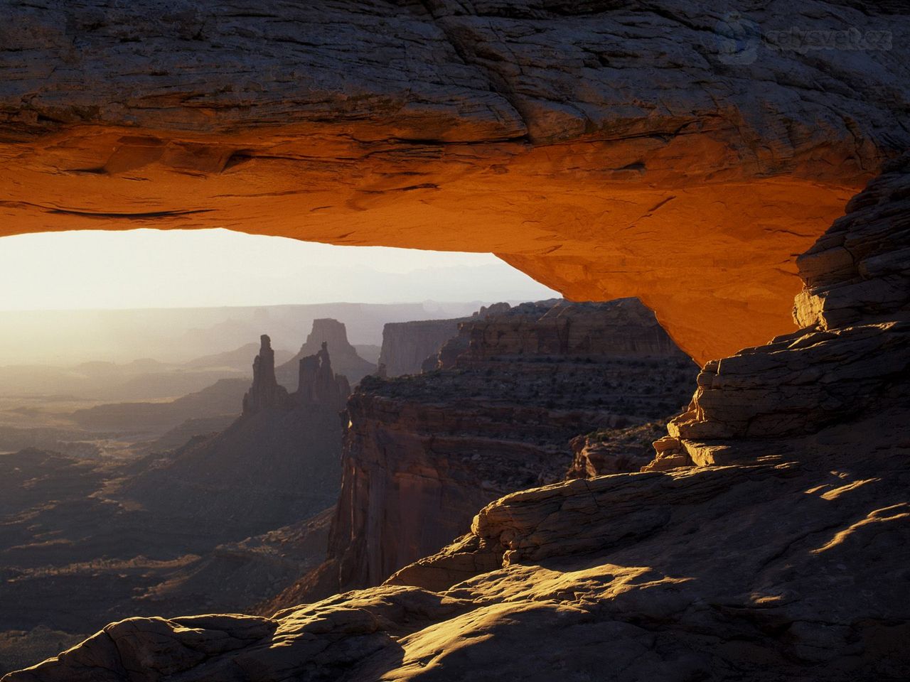 Foto: First Light On Mesa Arch, Canyonlands National Park, Utah