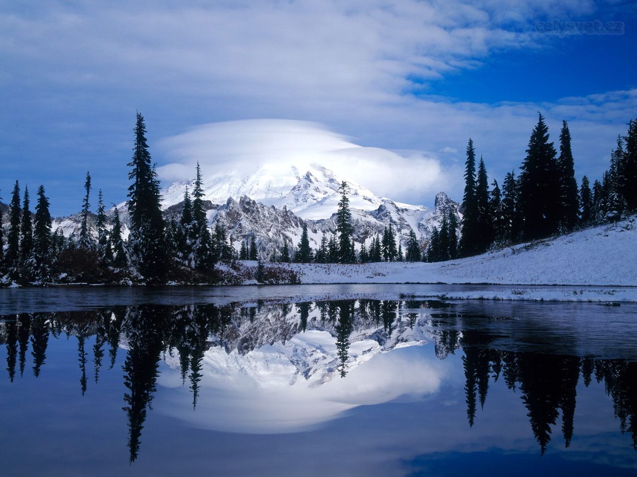 Foto: Mount Rainier Reflected In Tipsoo Lake, Washington