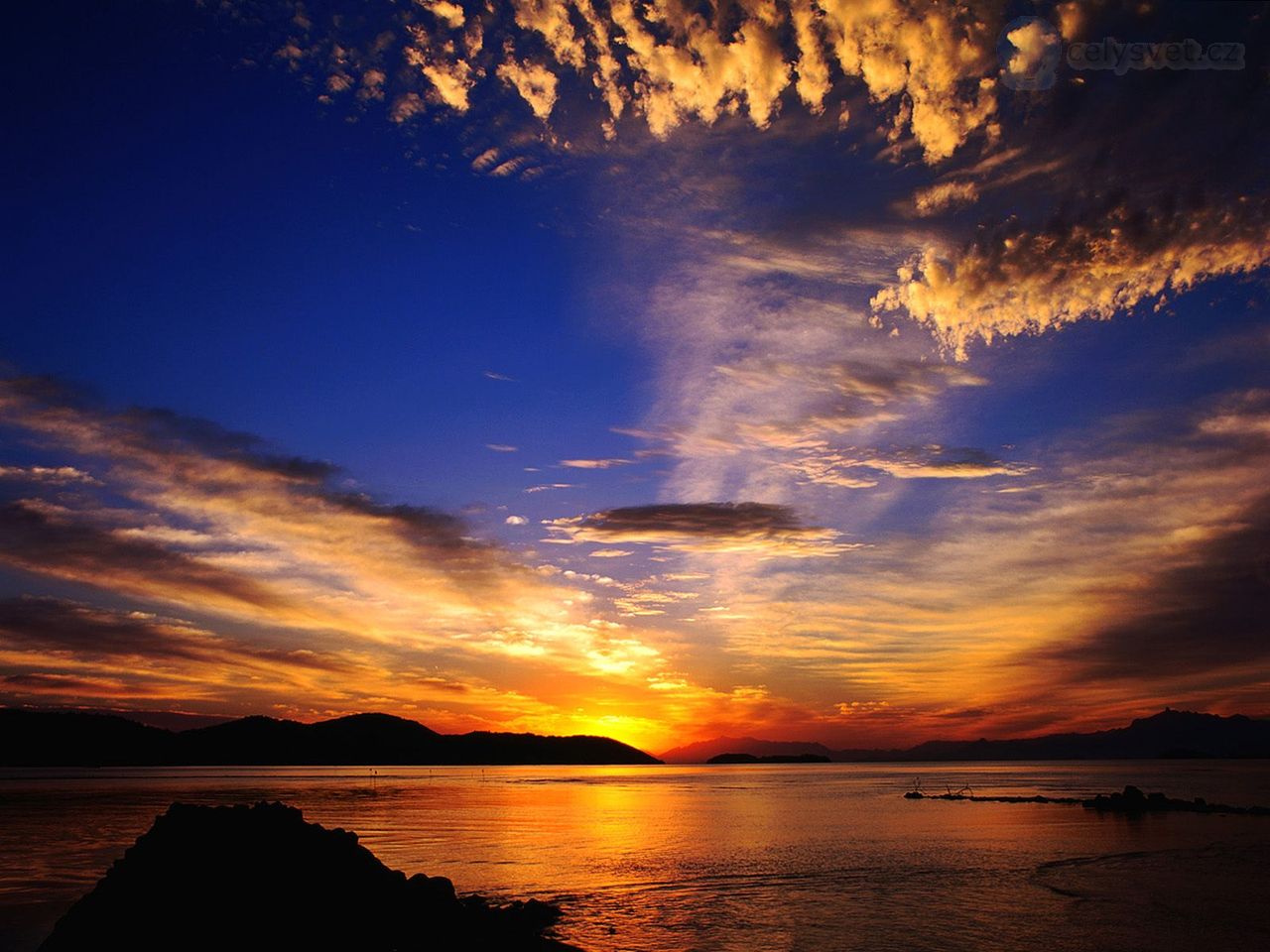 Foto: Mackerel Sky Over Parati Bay, Brazil