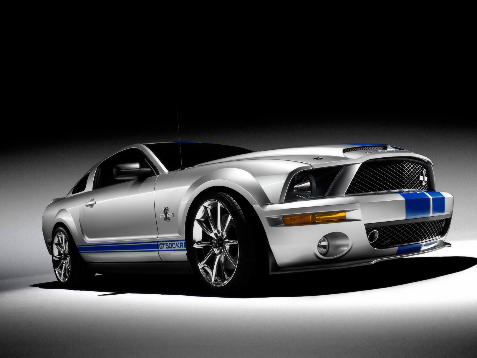 Foto: Ford Mustang Shelby GT500KR King of the Road Front And Passenger Side (2008)