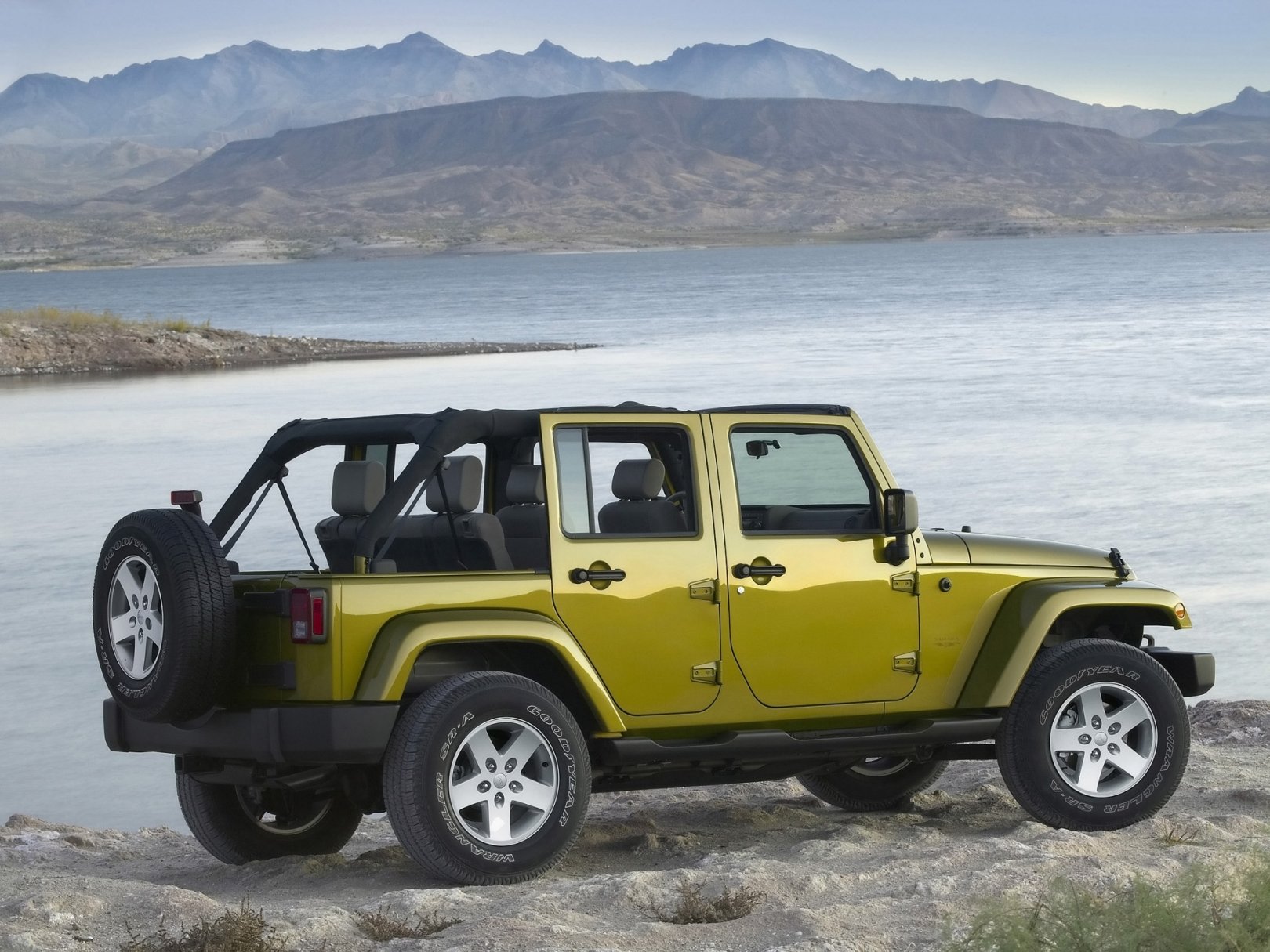 Foto: Jeep Wrangler Unlimited Right Rear (2007)